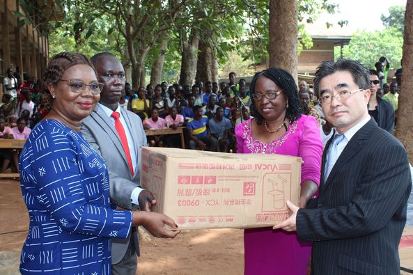 Remise officielle des tables chaises, et kits scolaire aux lycées d'État des Rapides et Marie Jeanne CARON